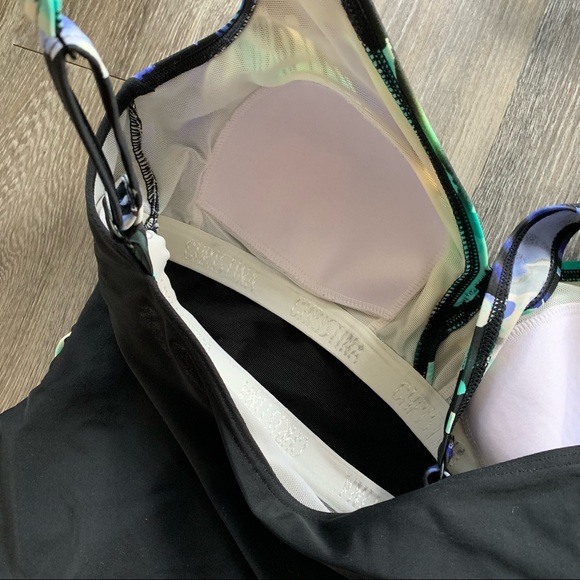 One piece swimsuit, gathered turquoise pattern and black, size 6 - Picture 4 of 6